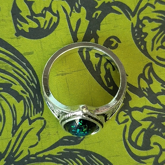 Fashion Ring - Picture 2 of 2